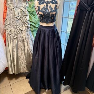 Elegant Navy Blue Lace Evening Gown
